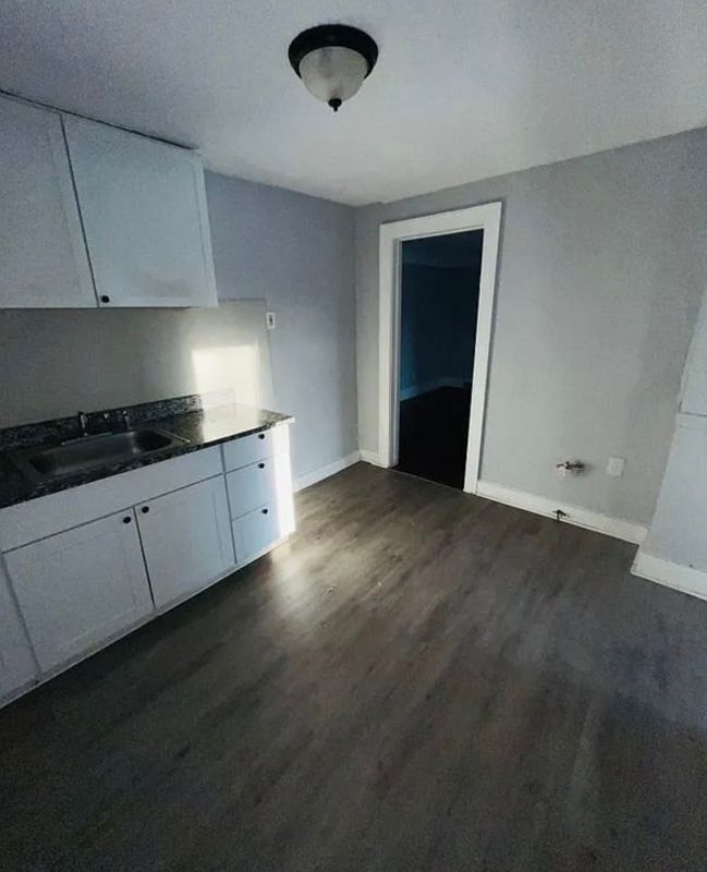 Building Photo - 5520 Haverhill St