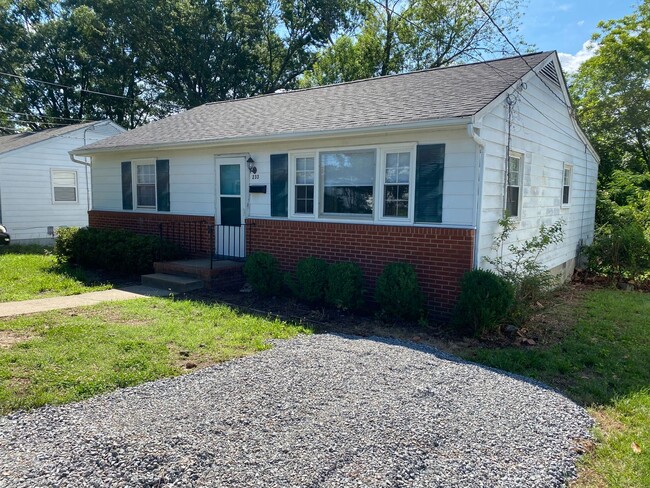 Primary Photo - Charming home in Highland Springs