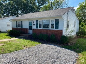 Building Photo - Charming home in Highland Springs