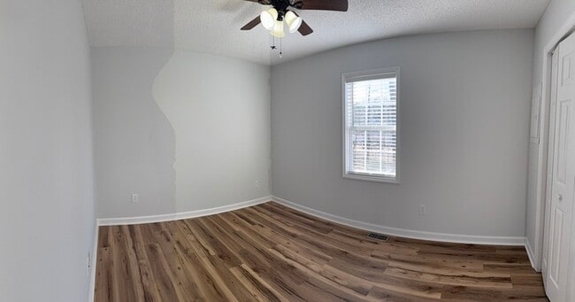 Building Photo - Neighborhood Home