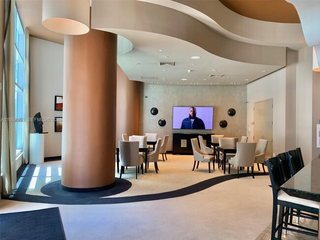 Building Photo - 3101 S Ocean Dr