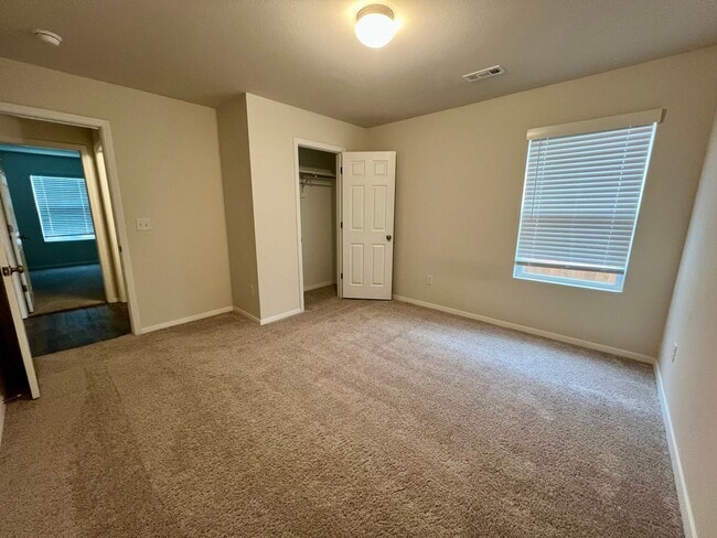Building Photo - 8109 Dogwood Dr