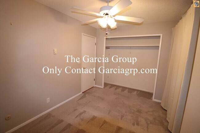 Building Photo - 2393 SW Park Pl