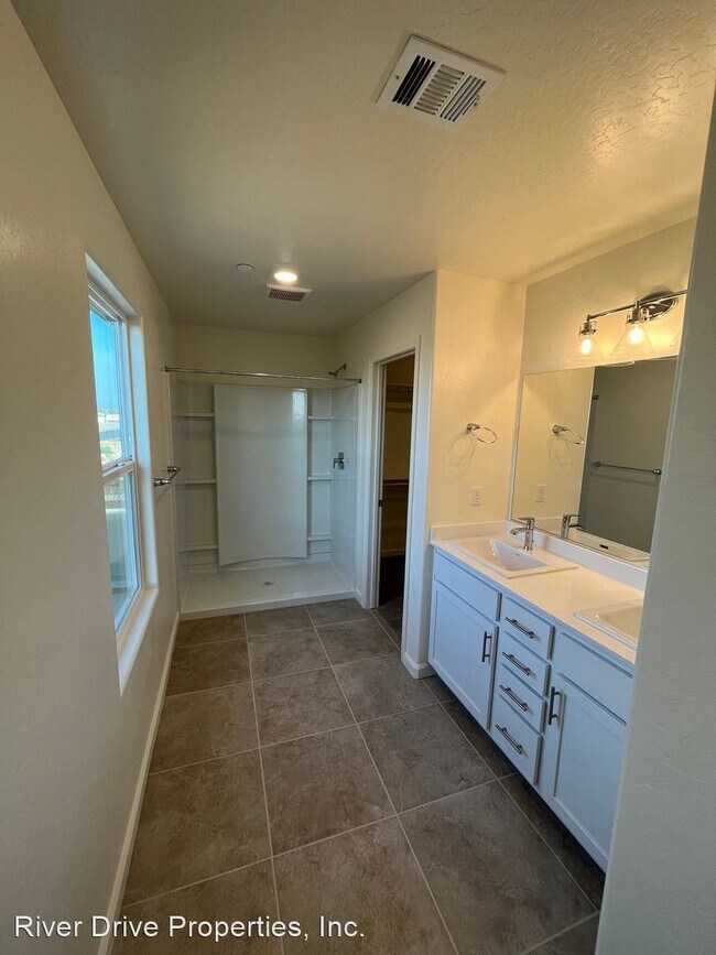 Building Photo - 5 br, 3 bath House - 707 Jessie Drive