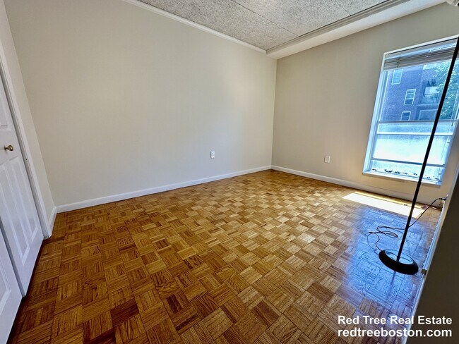 Building Photo - 44 Broadlawn Park