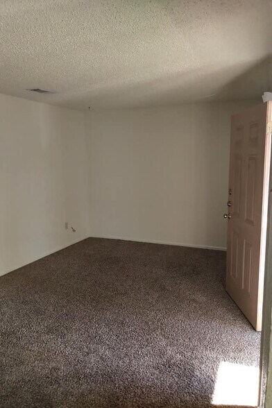 Building Photo - 1523 E Beverly Dr