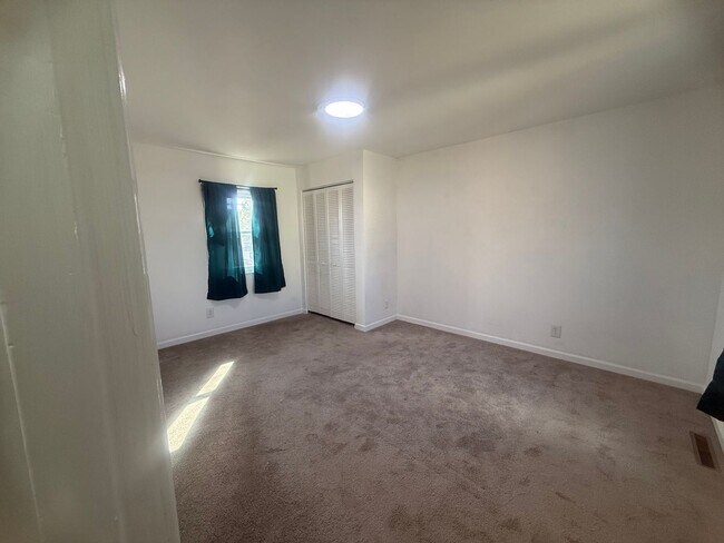 Building Photo - Central Portsmouth