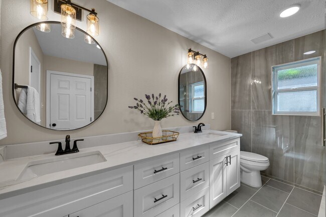 Building Photo - 28926 Twisted Oak Dr