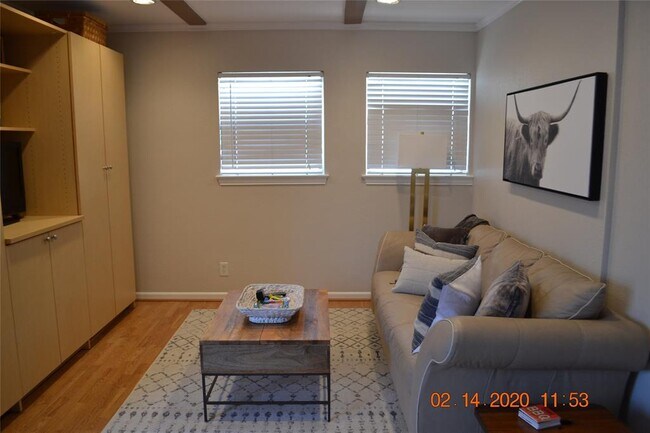 Building Photo - 6115 Bandera Ave