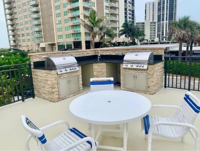 Building Photo - 5460 N Ocean Dr
