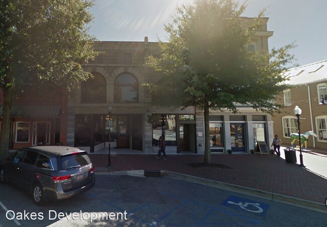 Building Photo - 143 W Main St