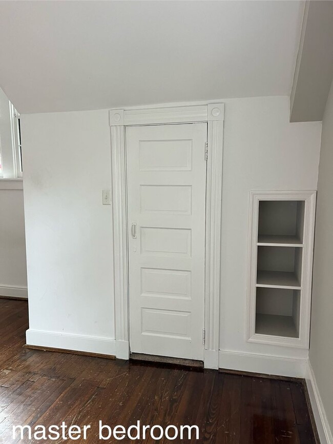 Building Photo - -- AVAILABLE SEPTEMBER 4TH -- 2 BR / 1 BA Beautiful Historic Carriage House on Monument Ave! Avai...