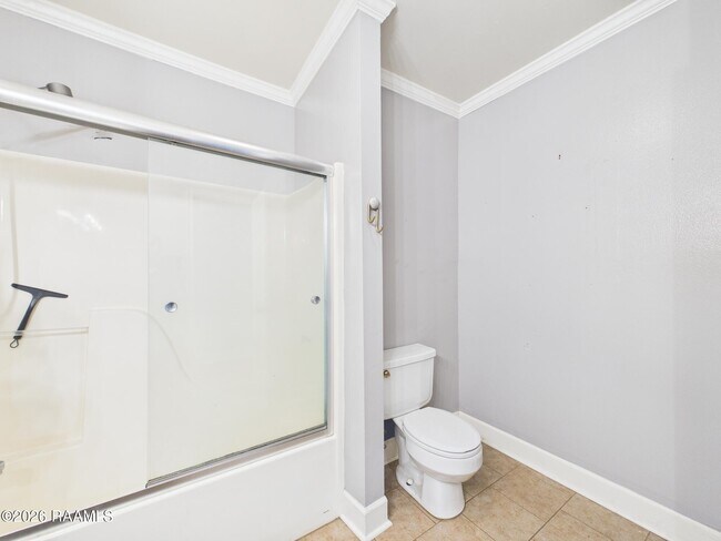 Building Photo - 115 La Rue Vil