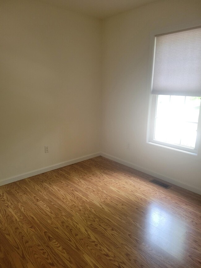 Building Photo - 11 Milnor Cir