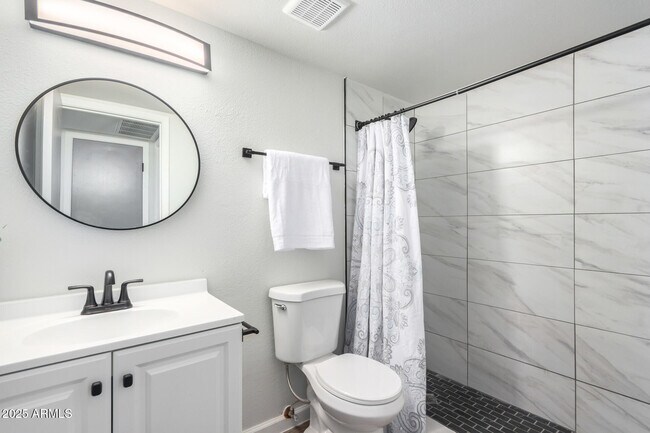 Building Photo - 3131 W Cochise Dr