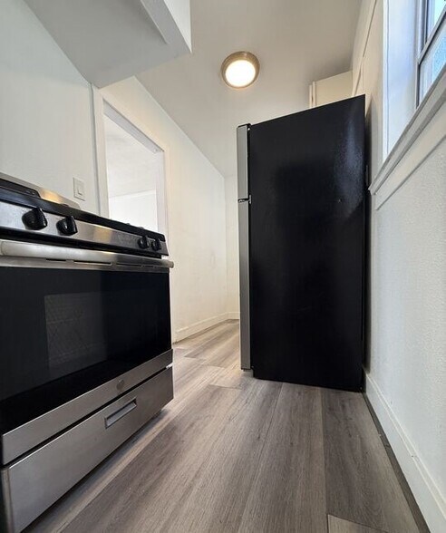 Building Photo - 2235 W 14th St