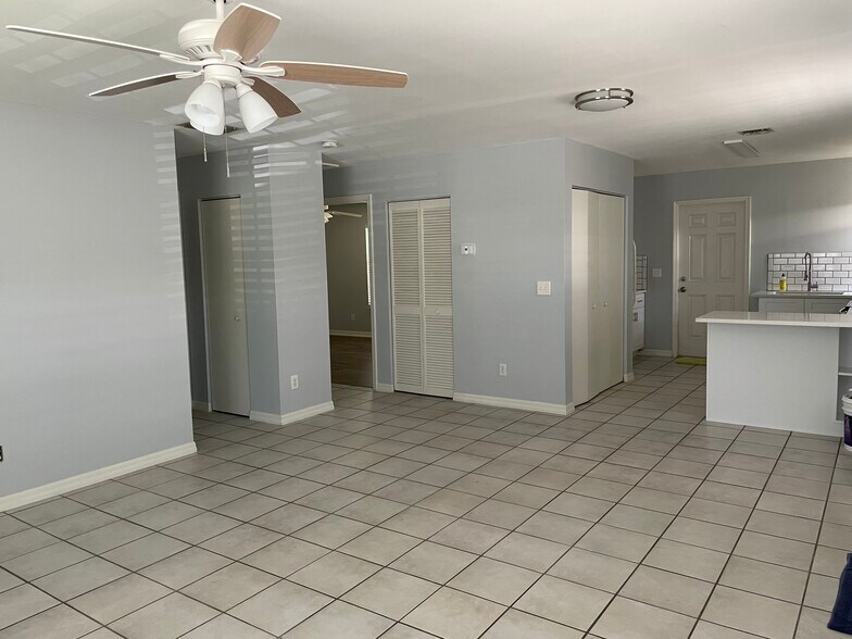 Building Photo - 4700 SE Compass Way