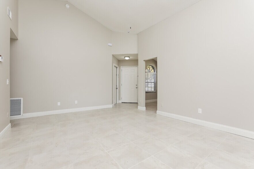 Building Photo - 173 Lakeside Cir
