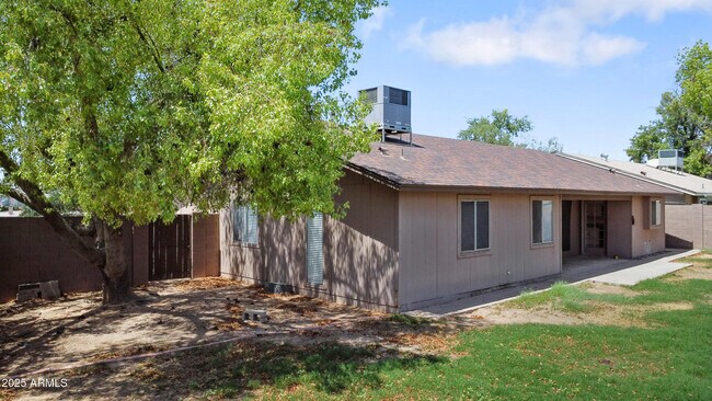 Building Photo - 417 W Mission Dr