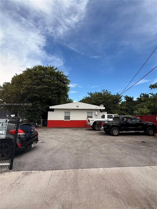 Building Photo - 669 NW 28th St