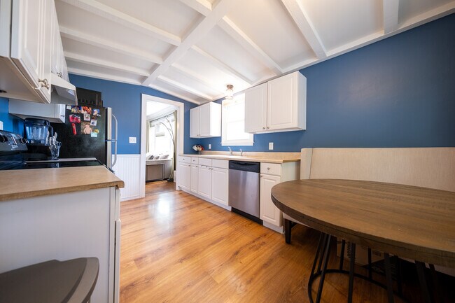 Building Photo - 2916 Johnson St NE