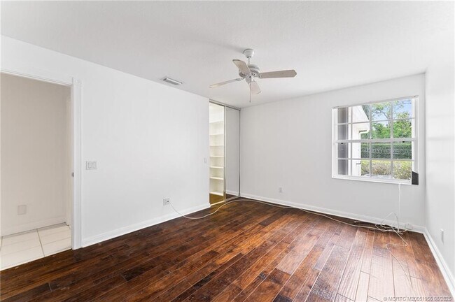 Building Photo - 1607 SW Shady Lake Terrace