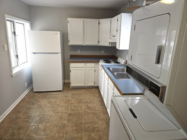 Building Photo - 1007 Fournie St