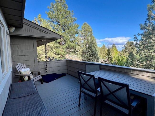 Building Photo - A Rare Offering in Bend’s Most Desirable A...
