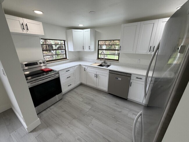 Building Photo - 539 Sunset Blvd