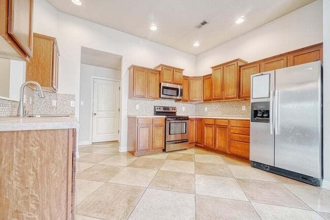 Building Photo - 2001 Cecil St