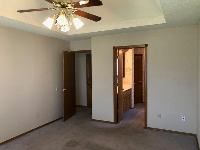 Building Photo - 529 Fire Light Dr
