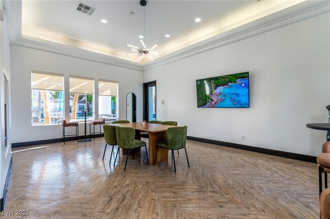 Building Photo - 7413 W Russell Rd