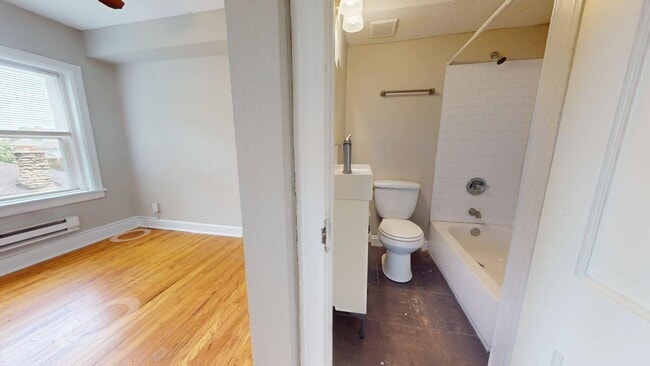 Interior Photo - The Nelle - 3734 -3736 WarwickBlvd