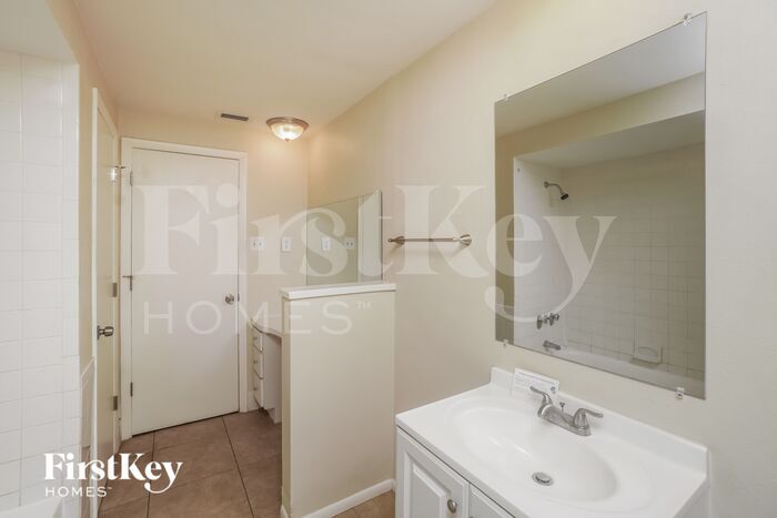 Building Photo - 10134 Oleander Dr