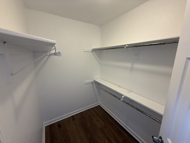 Building Photo - 4541 Dinosaur Ct