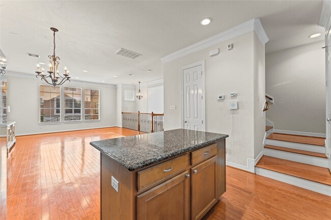 Building Photo - 3202 Clearview Cir
