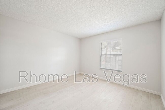 Building Photo - 3823 S Maryland Pkwy