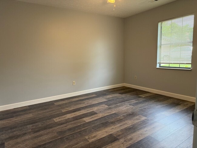 Building Photo - Charming 2 Bedroom, 1 Bath Duplex in Maryv...