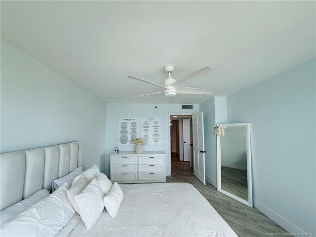 Building Photo - 8800 S Ocean Dr