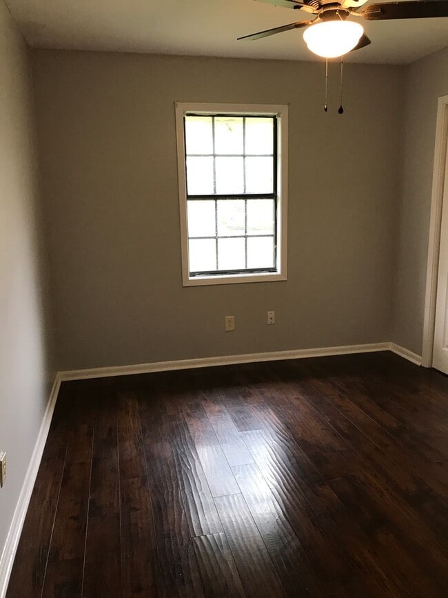 Building Photo - 304 Latin Dr