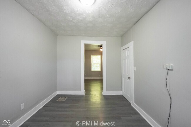 Building Photo - 445 W 29th St