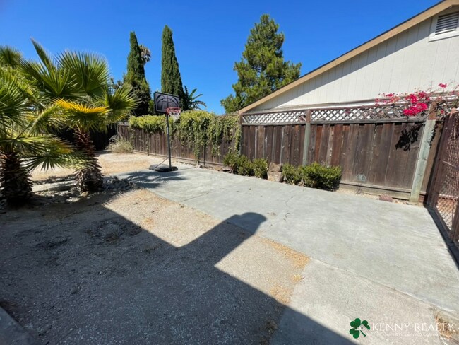 Building Photo - 4 Bedroom, 2 Bathroom Home in Foster City ...