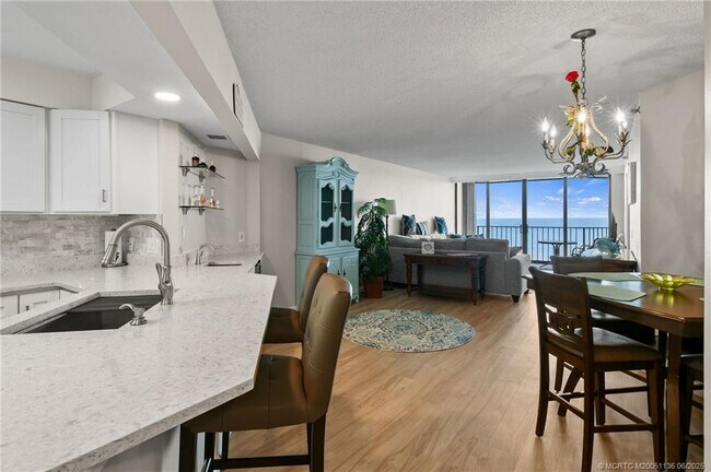 Building Photo - 9650 S Ocean Dr