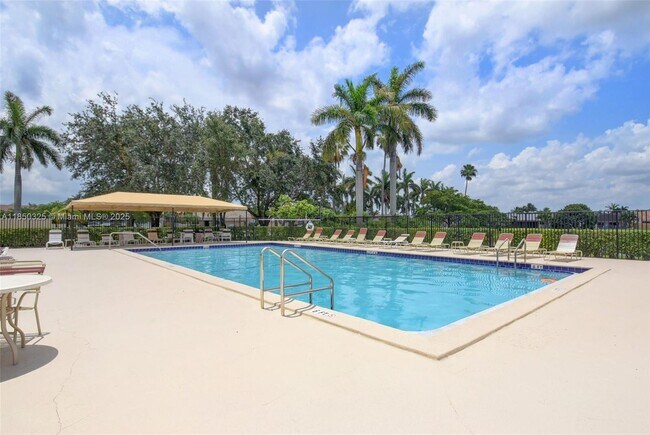 Building Photo - 5780 Sun Pointe Cir