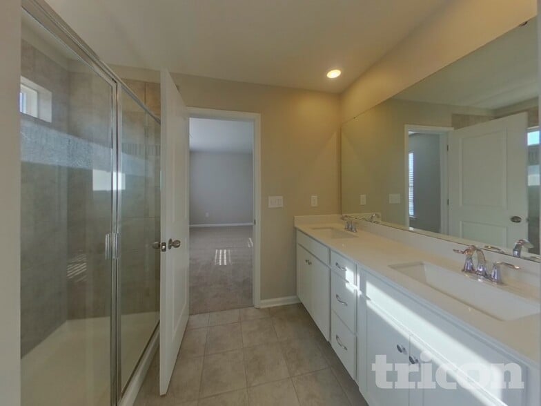 Building Photo - 5789 Oak Br Cir