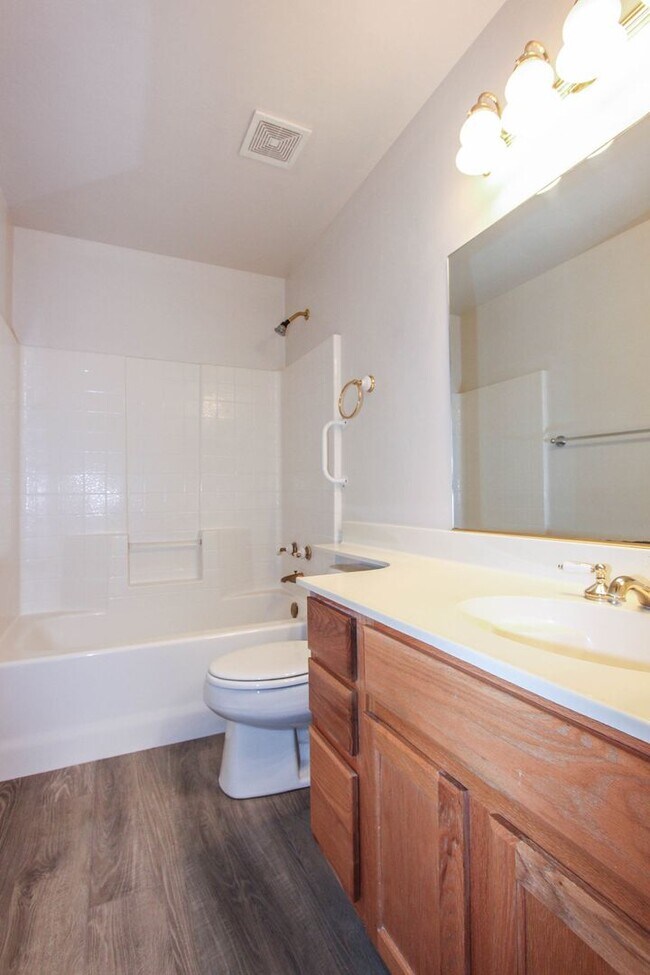 Building Photo - 4531 N Spring Dr