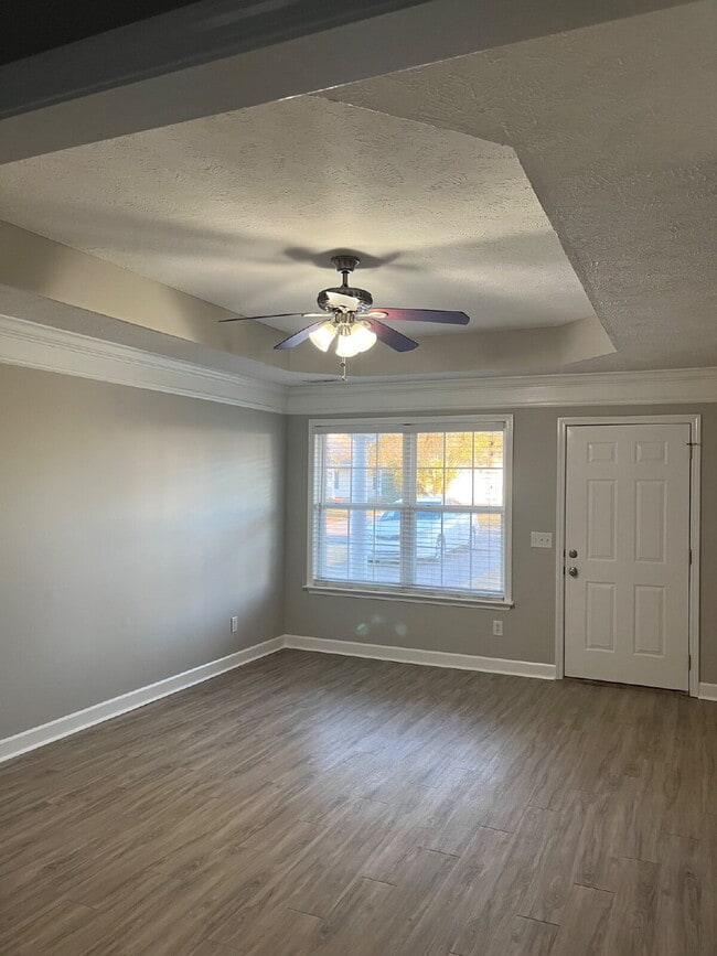 Building Photo - 3241 Hardwood Dr