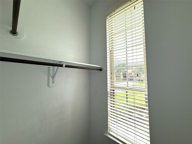 Building Photo - 27610 Dalton Bluff Ct