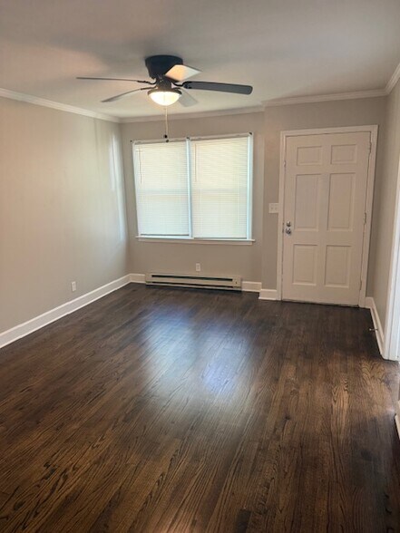 Building Photo - 111 White Oak Dr