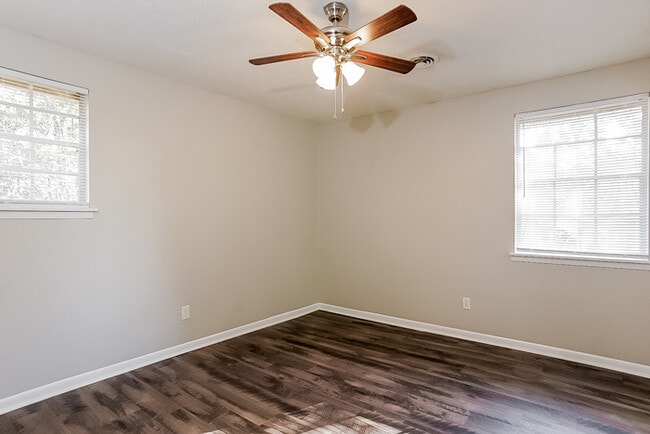 Building Photo - Charming Brick Home in Augusta